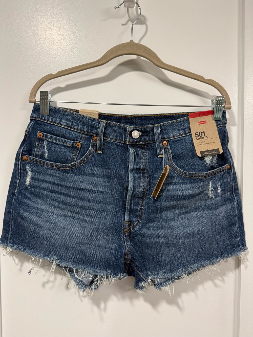 NWT Levi’s Women’s 501 Dark Indigo Worn In Jean Shorts - Size 30